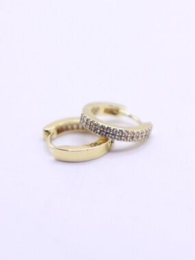 Gorjana 18k Gold Plated Wilder Shimmer Bar Huggies